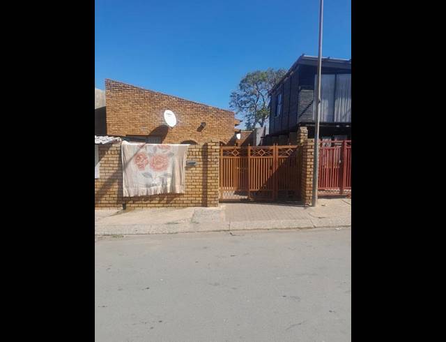 2 BEDROOM HOUSE FOR SALE IN MEADOWLANDS WEST